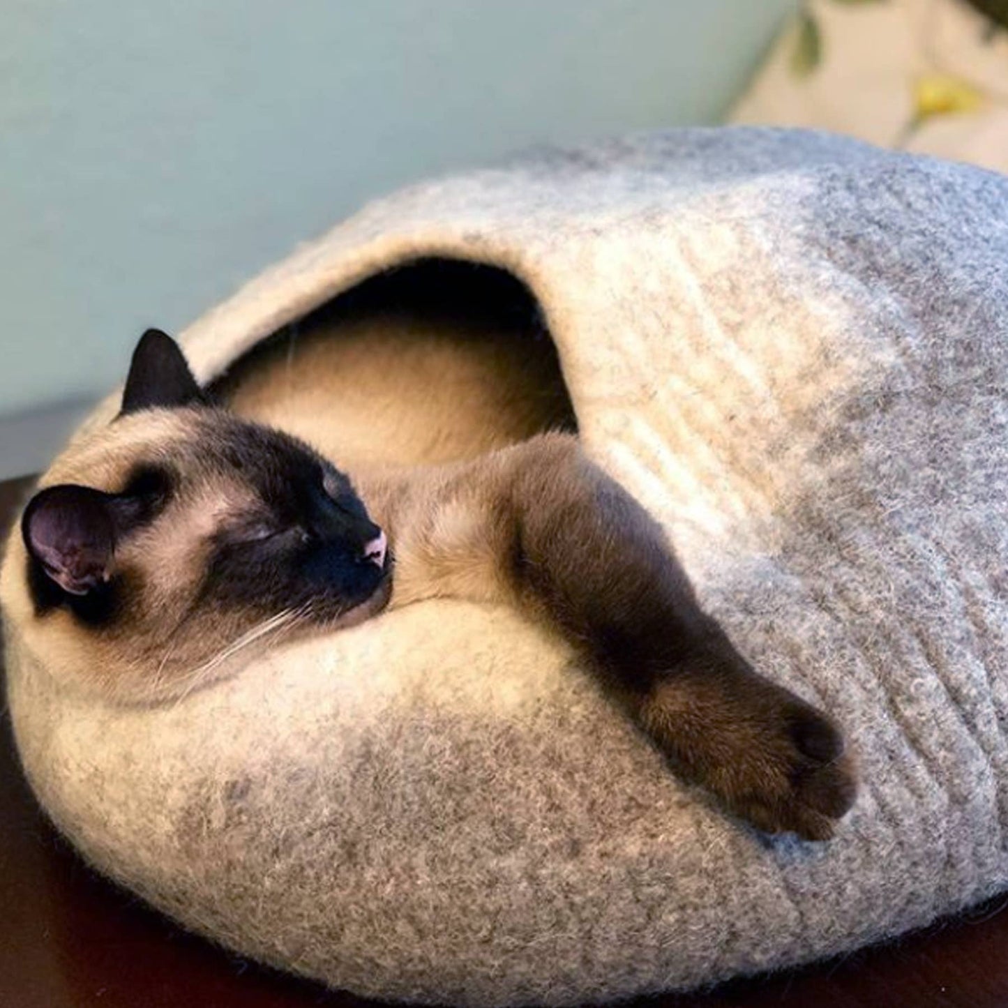 Ombre Wool Pet Cave